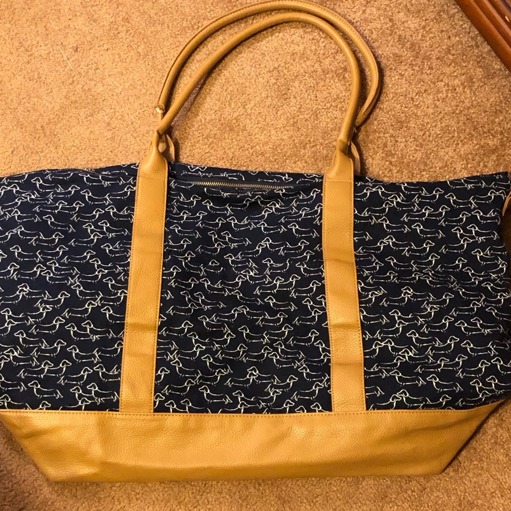 Dachshund weekender bag large size.Zipper tops with side pockets.Navy and white